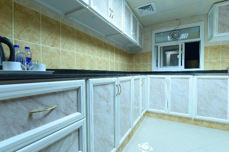 Oyo 274 California Suites Füceyre Dış mekan fotoğraf
