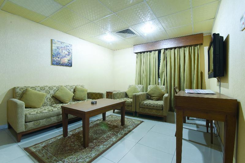 Oyo 274 California Suites Füceyre Dış mekan fotoğraf