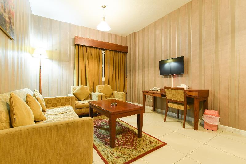 Oyo 274 California Suites Füceyre Dış mekan fotoğraf