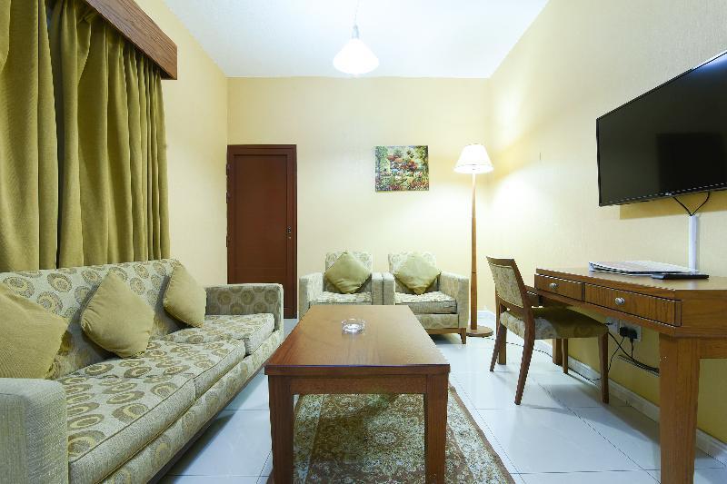 Oyo 274 California Suites Füceyre Dış mekan fotoğraf